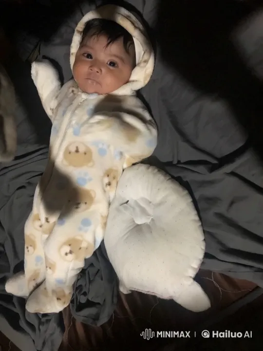 Baby's Joyful Morning Dance in Cozy Onesie – AI Generated Video | Hailuo AI