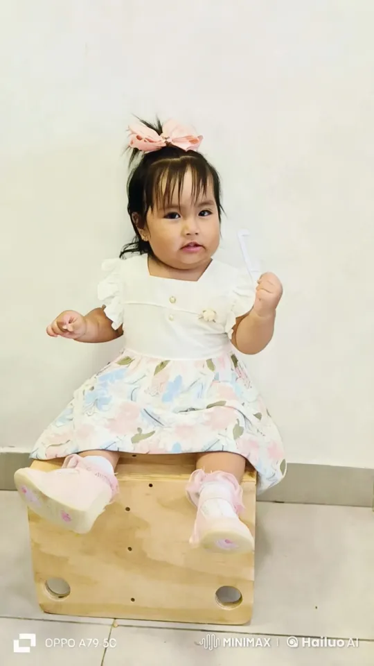 Young Girl Showcases Dance and Kung Fu Skills – AI Generated Video | Hailuo AI