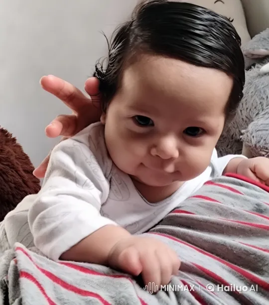 Baby's Gentle Kung Fu Dance in Cozy Surroundings – AI Generated Video | Hailuo AI