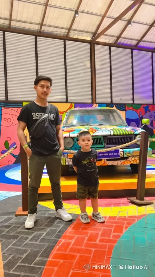 Father and Child Perform Kungfu in Colorful Exhibition – AI Generated Video | Hailuo AI