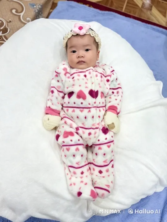 Baby Dancing Joyfully in Cozy Heart Onesie – AI Generated Video | Hailuo AI