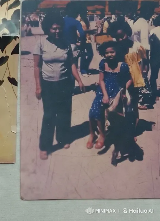 Nostalgic Scene: Woman, Girl, and Dog Amidst Bustling Crowd – AI Generated Video | Hailuo AI