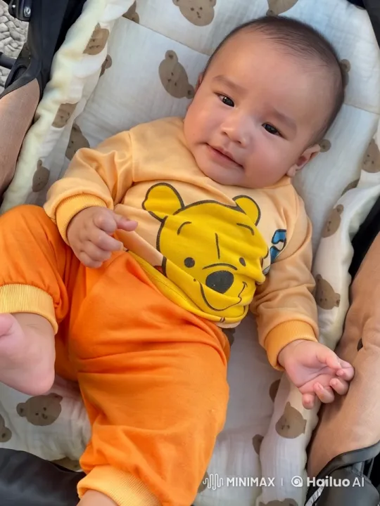 Baby's Energetic Stroller Showdown – AI Generated Video | Hailuo AI