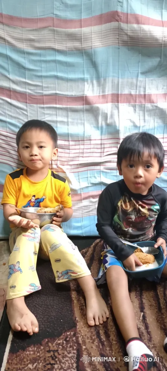Boys Play Fight on Carpet with Dynamic Camera Tracking – AI Generated Video | Hailuo AI