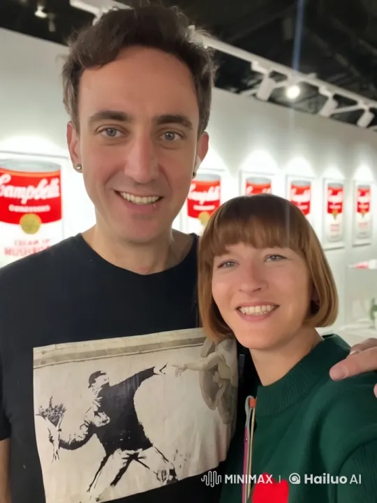 Art Gallery Kiss: A Stylish and Intimate Moment – AI Generated Video | Hailuo AI