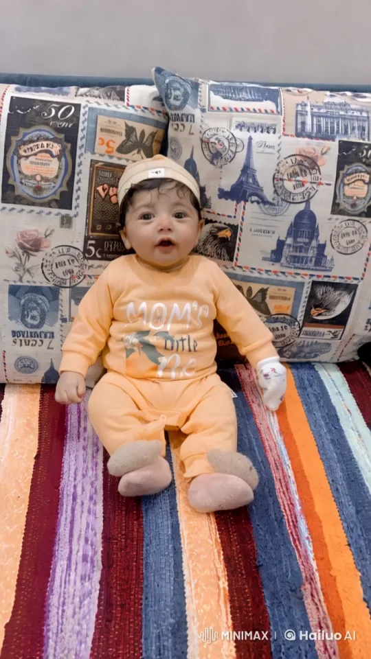 Baby's Joyful Dance on Vintage-Themed Rug – AI Generated Video | Hailuo AI