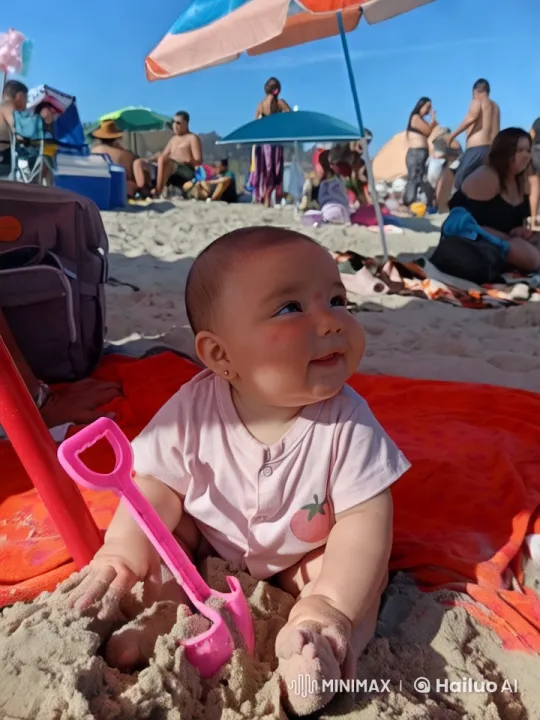 Baby Playing on Vibrant Beach with Aesthetic Focus – AI Generated Video | Hailuo AI