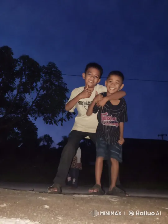 Boys Practice Kungfu in Dramatic Evening Setting – AI Generated Video | Hailuo AI
