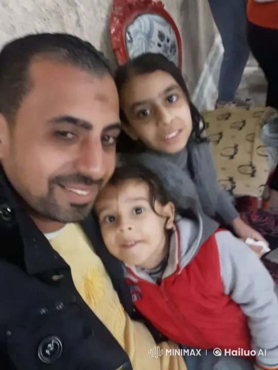 Cozy Family Gathering Captured with Artistic Video Work – AI Generated Video | Hailuo AI