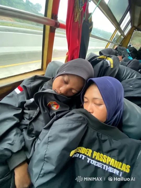 Passengers Enjoy Scenic Journey in Outsider Apparel – AI Generated Video | Hailuo AI