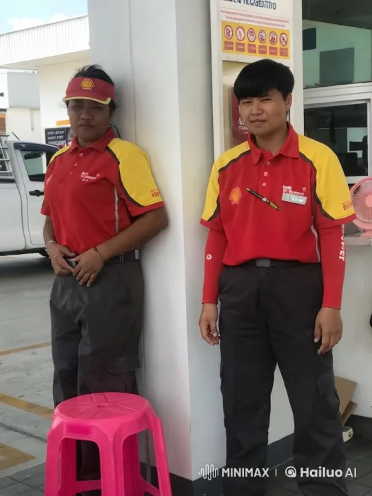 Shell Attendants Engage in Impressive Kung Fu Sparring – AI Generated Video | Hailuo AI