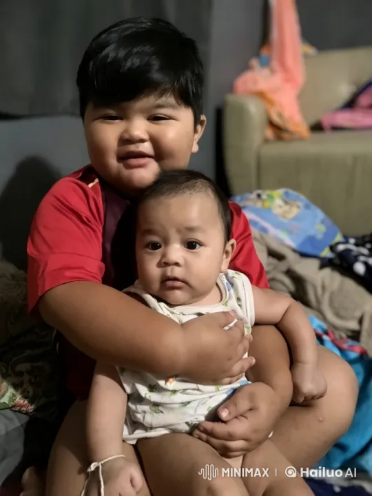 Intimate Sibling Bond Captured in Cozy Setting – AI Generated Video | Hailuo AI