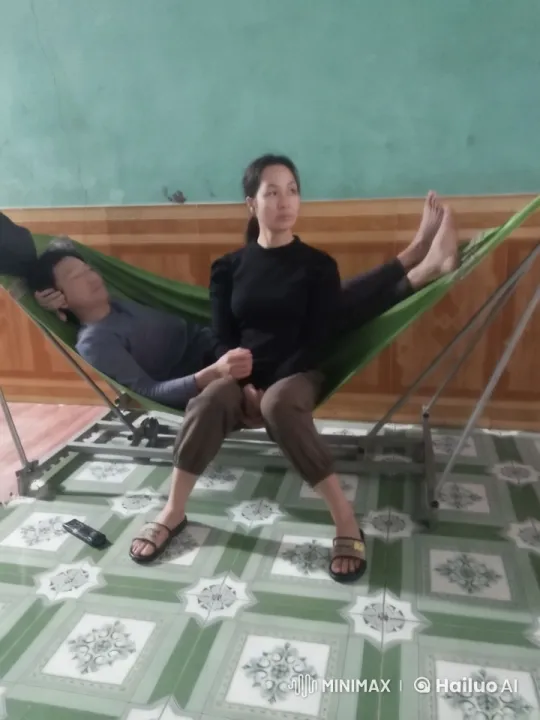 Kung Fu Mastery Displayed in Artistic Setting – AI Generated Video | Hailuo AI