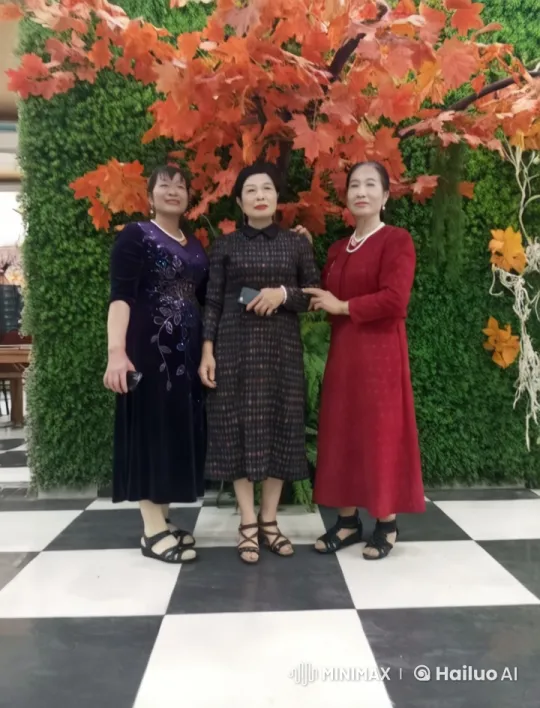 Sophisticated Women in Autumn-Themed Setting – AI Generated Video | Hailuo AI