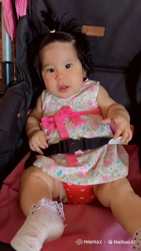 Baby Girl in Stroller Mimics Kung Fu, Dances Enthusiastically – AI Generated Video | Hailuo AI