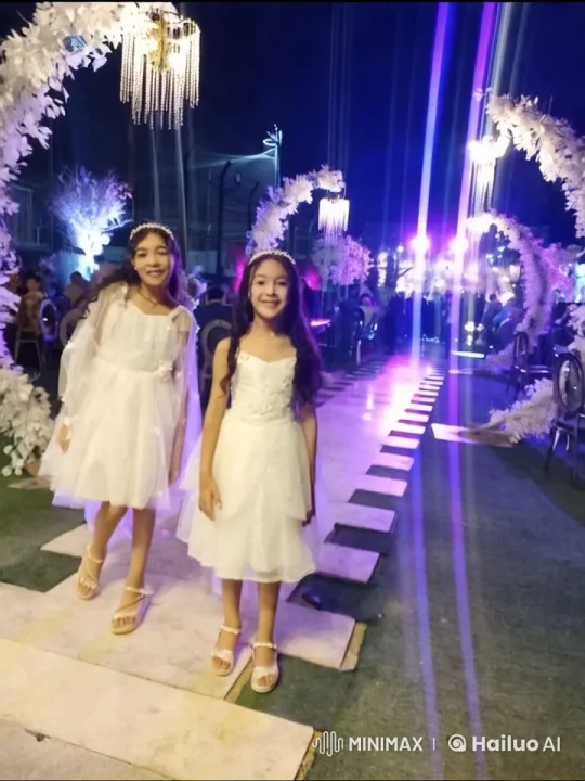 Girls in White Dresses Perform Kung Fu at Elegant Night Event – AI Generated Video | Hailuo AI
