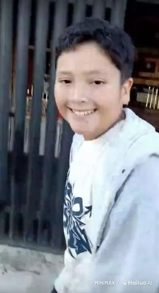 Homero Simpson Surprises Young Man in Urban Setting – AI Generated Video | Hailuo AI