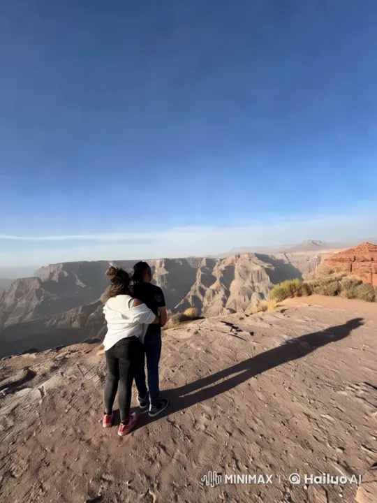 Couple Embraces on Grand Canyon's Edge – AI Generated Video | Hailuo AI