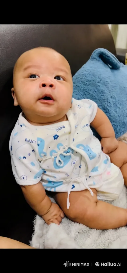 Baby's Joyful Dance on the Couch – AI Generated Video | Hailuo AI