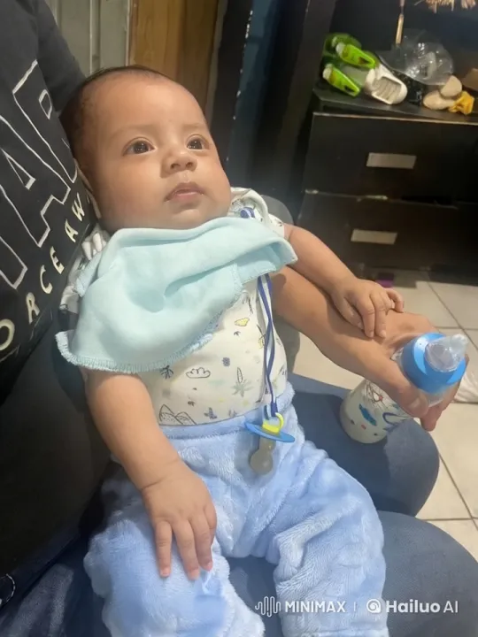 Baby's Playful Dance and Joyful Interaction – AI Generated Video | Hailuo AI