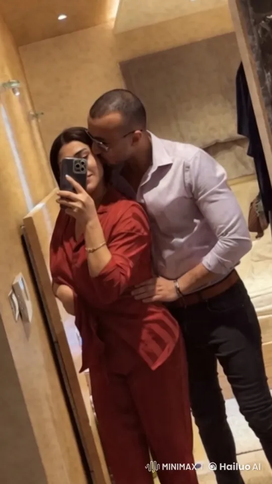 Couple's Graceful Kungfu Fight in Elegant Room – AI Generated Video | Hailuo AI