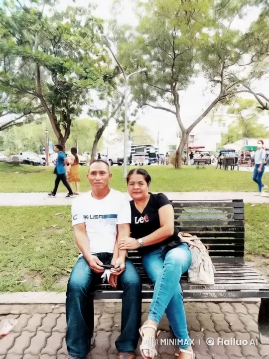 Couple Showcases Kungfu Skills in Park Setting – AI Generated Video | Hailuo AI
