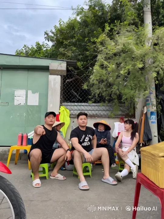 Street Fight: Mixed Gender Brawl in Urban Setting – AI Generated Video | Hailuo AI