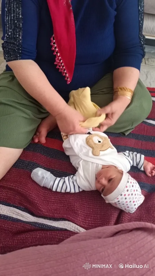 Baby's Playful Kungfu Dance with Parental Support – AI Generated Video | Hailuo AI