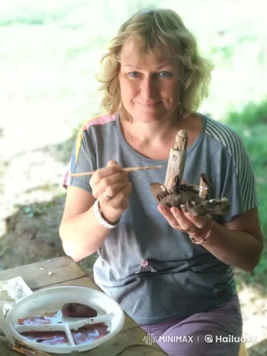 Woman Painting Sculpture in Natural Setting – AI Generated Video | Hailuo AI