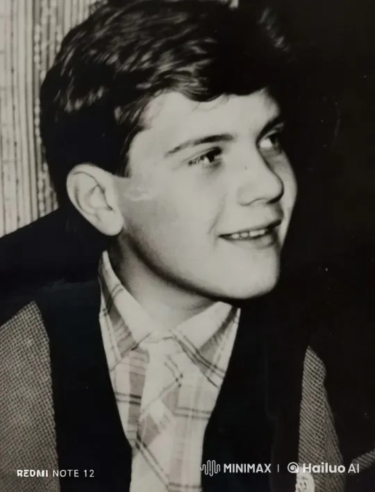 Boy in Plaid and Checkered Jacket with Vintage Aesthetic – AI Generated Video | Hailuo AI