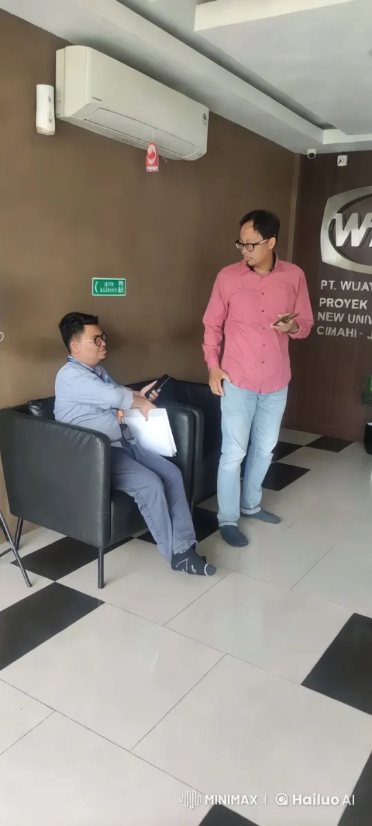 Office Fight: Men's Intense Physical Confrontation – AI Generated Video | Hailuo AI