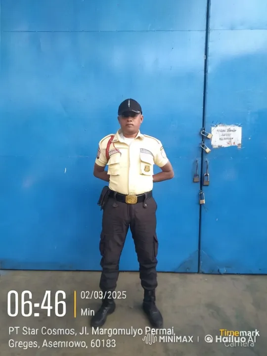 Security Guard's Surprise Dance at PT Star Cosmos – AI Generated Video | Hailuo AI