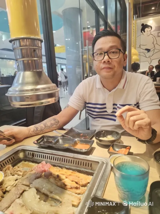 Dining Scene: Man at Grill in Bright Restaurant – AI Generated Video | Hailuo AI