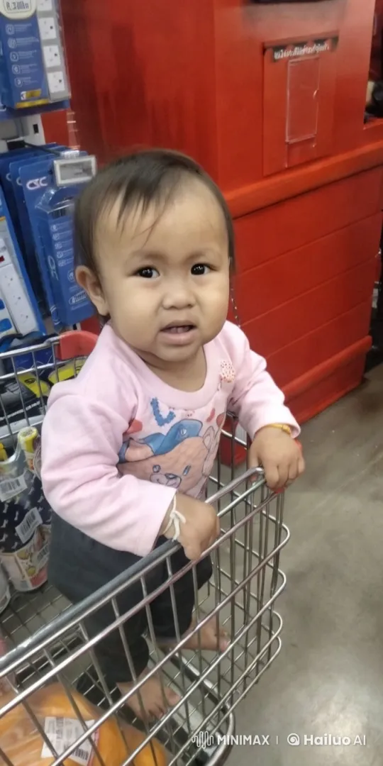 Child Dancing in Shopping Cart with Fun Energy – AI Generated Video | Hailuo AI