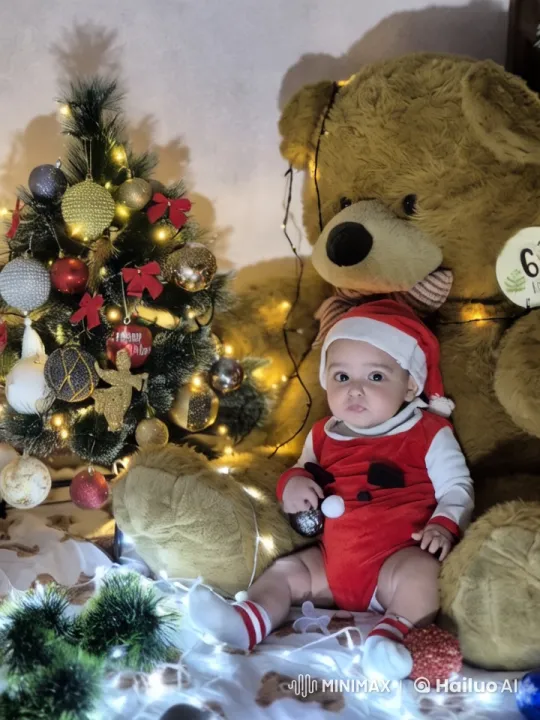 Baby in Santa Suit Surprises with Kung Fu Dance – AI Generated Video | Hailuo AI