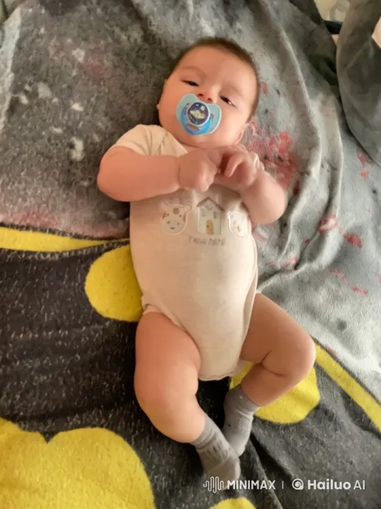 Baby's Playful Kung Fu Dance with Dynamic Camera Work – AI Generated Video | Hailuo AI