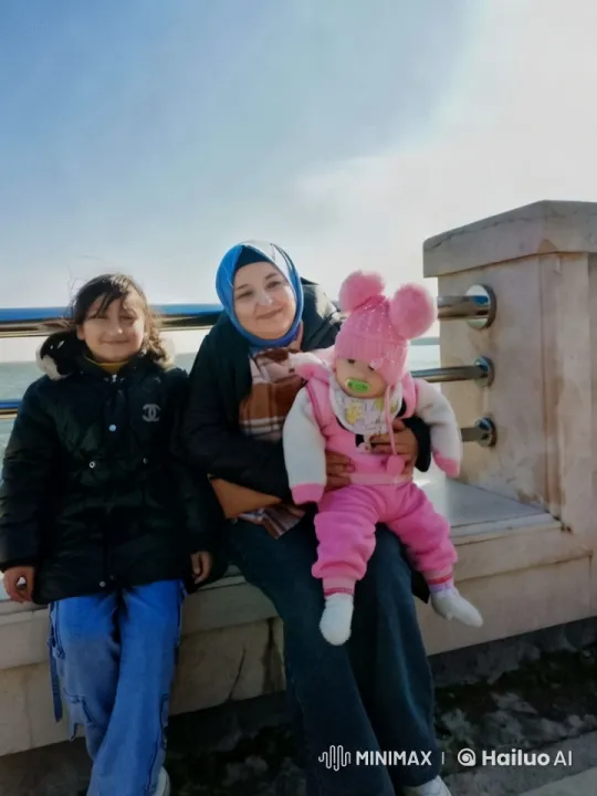 Family Moment: Baby's Joyful Dance by Waterfront – AI Generated Video | Hailuo AI