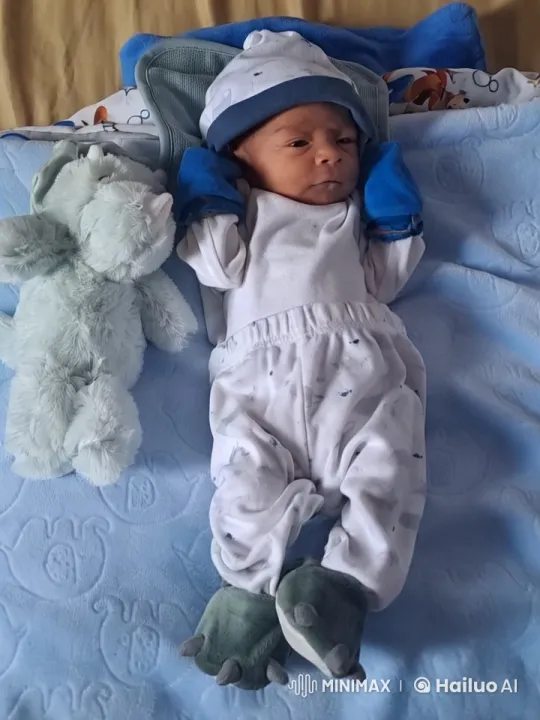 Baby's Adorable Kung Fu Dance on Soft Blanket – AI Generated Video | Hailuo AI