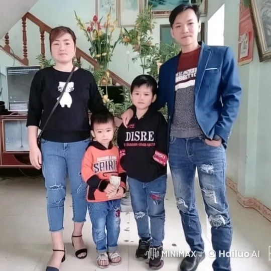 Family Performs Impressive Kungfu in Cozy Home Setting – AI Generated Video | Hailuo AI