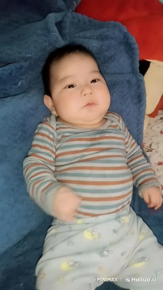 Baby's Playful Boxing and Kung Fu Moves – AI Generated Video | Hailuo AI