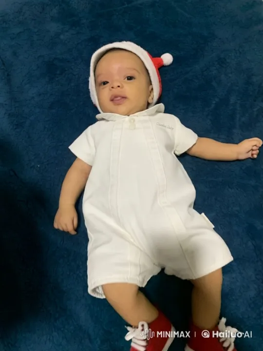 Baby Dances Enthusiastically in Santa Hat – AI Generated Video | Hailuo AI