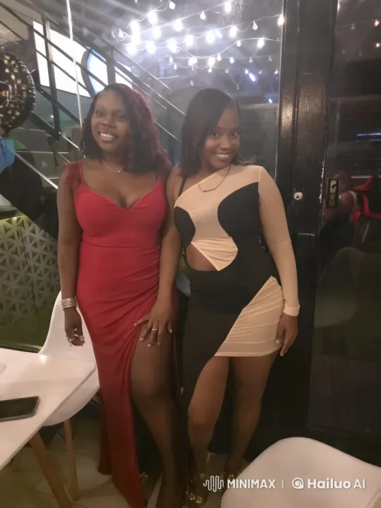 Stylish Women Pose in Elegant Indoor Setting – AI Generated Video | Hailuo AI