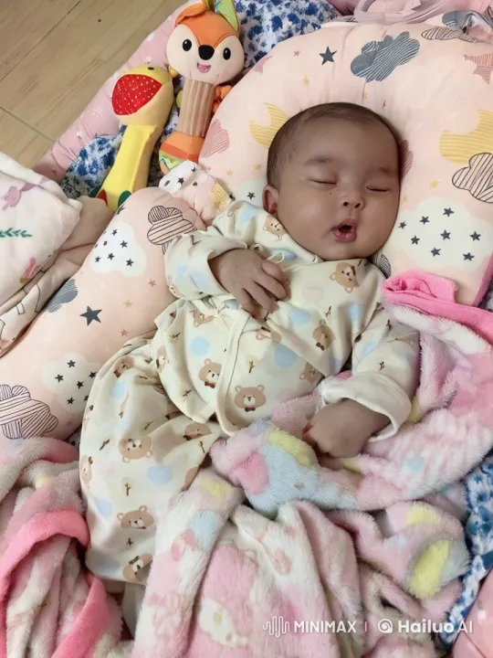 Baby's Joyful Dance and Playful Punches – AI Generated Video | Hailuo AI