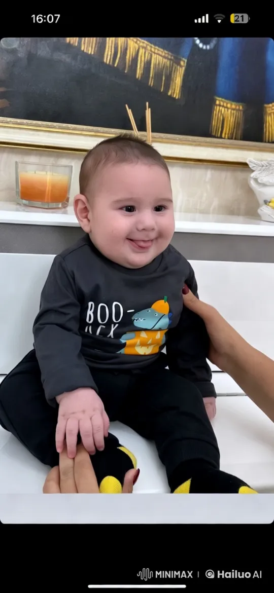 Baby's Joyful Dance and Playful Punches – AI Generated Video | Hailuo AI