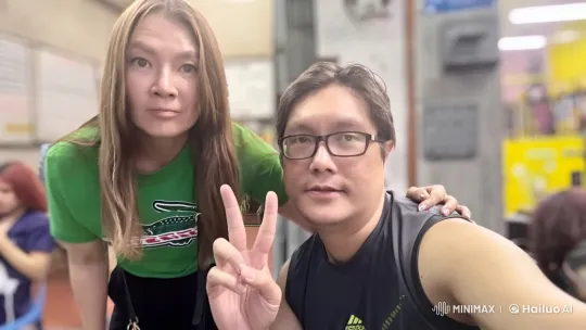 Live2D Animation of Two Individuals Posed for a Photo – AI Generated Video | Hailuo AI