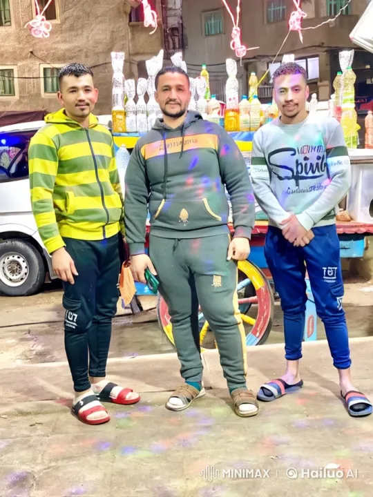 Colorful Market Scene: Young Men Demonstrate Kung Fu Skills – AI Generated Video | Hailuo AI