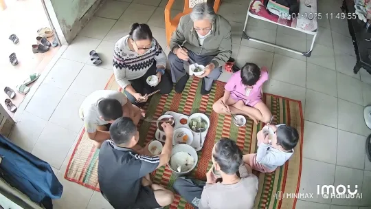 Family Meal Transition to Impressive Kungfu Demonstration – AI Generated Video | Hailuo AI