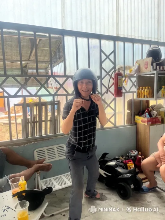 Kung Fu Practitioner Demonstrates Skills Indoors – AI Generated Video | Hailuo AI