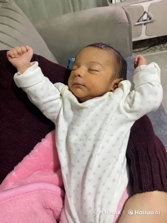 Baby Dancing Enthusiastically on Couch – AI Generated Video | Hailuo AI