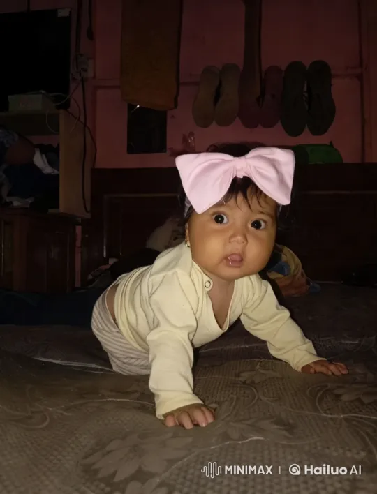 Baby's Joyful Dance in Cozy, Cluttered Room – AI Generated Video | Hailuo AI